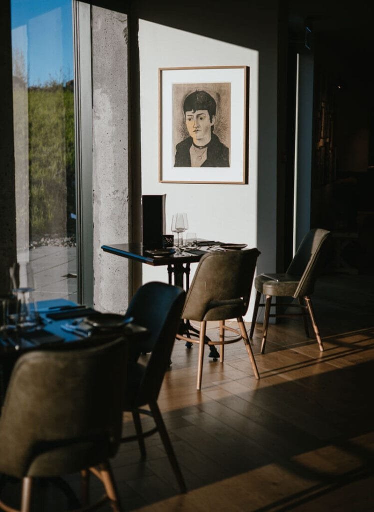 hotel geysir resturant mood