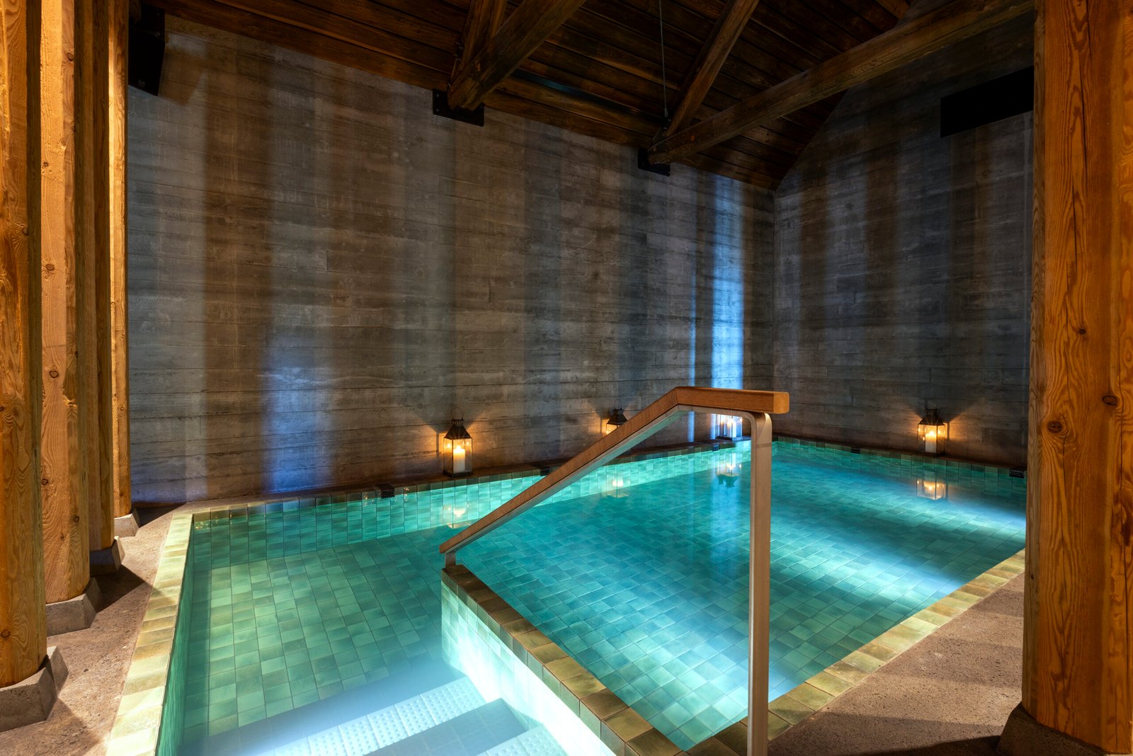 reykjaböð hot springs bathhouse laug float pool