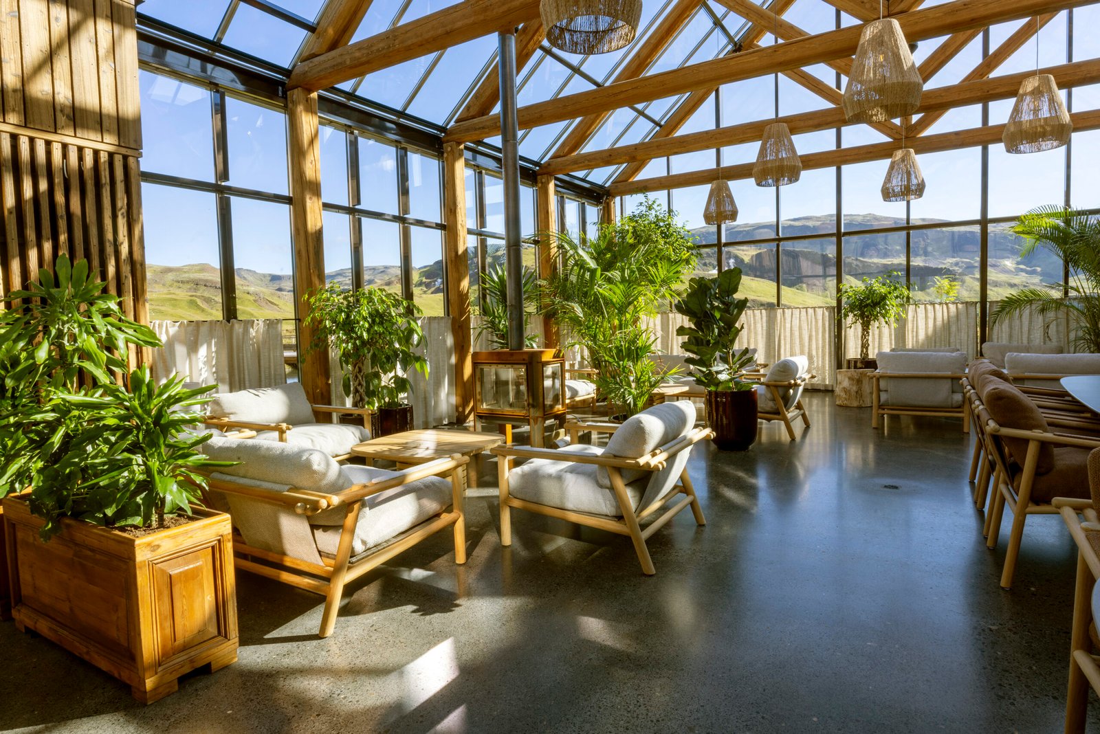 reykjaböð hot springs bathhouse lounge